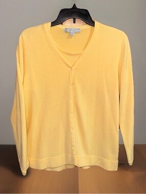 Carolyn Taylor Soft Yellow V-Neck Button Cardigan & SS Sweater Set - M - GC